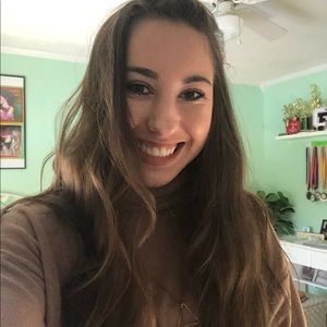 Meet your Posher, Alyssa